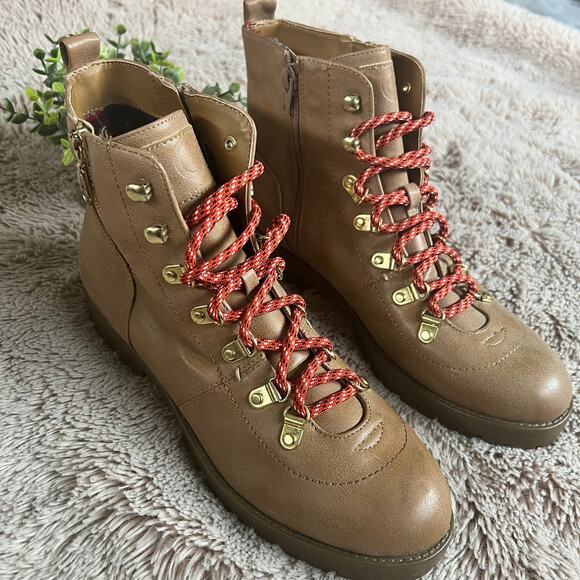 G By Guess Combat Hiking Style Tan Faux Leather 'Nora' Boots Size: 9.5M - Picture 1 of 15